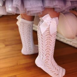 Calcetines altos calados con lazo