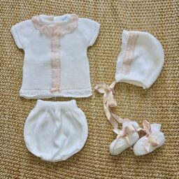 Traje 4P Corto Delicada Selina Blanco-Rosa