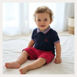 CONJUNTO POLO PIQUÉ NAVY Y PANTALÓN CORTO TINTADO ROJO CC.