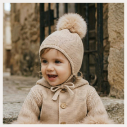 GORRO CON OREJAS POMPOM COLOR NUEZ