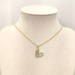 CADENA DIJE CORAZON BORDE DORADO Y NACAR