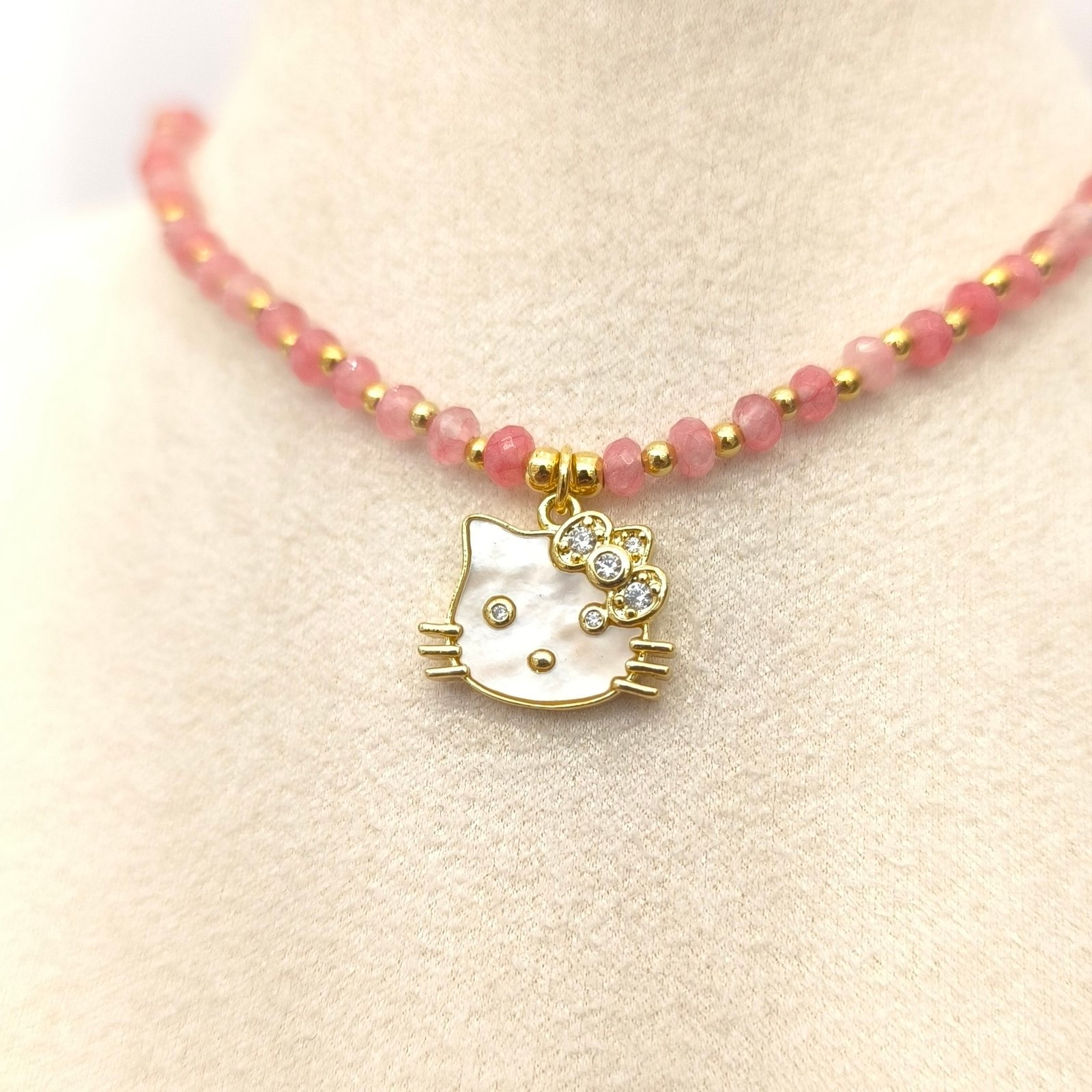 COLLAR PIEDRAS ROSADAS CON DIJE HELLO KITTY - Imagen 2