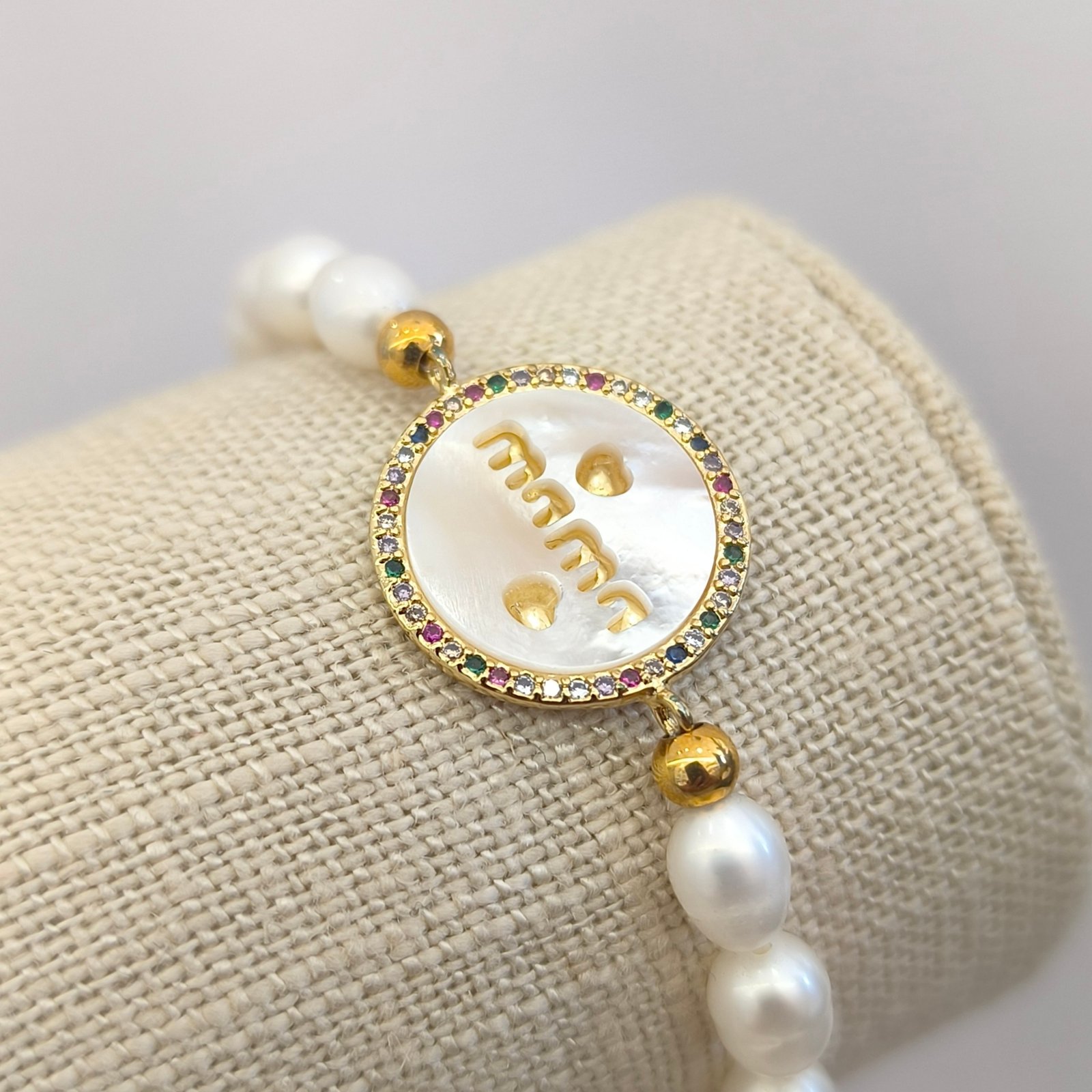 PULSERA PERLAS DIJE MAMÁ REDONDO NACAR - Imagen 2